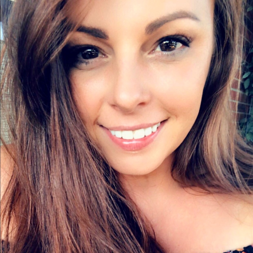 Meet your Posher, Laura